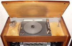 Ретро -Грамофон, машина која го разубавуваше животот во семејството