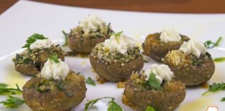 Деликатес на денот: Полнети печурки со лук, спанаќ и пармезан kujna