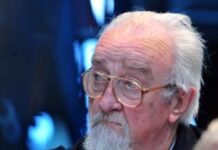 20 октомври 1994-Гане Тодоровски како Амбасадор на Македонија во Руската федерација ги предаде акредитивите на претседателот Елцин