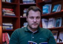 Licentia poetica со Михајло Свидерски – На Божидар…..Едно езеро се полни на ќошот до ѕидот  и прелева во твојот сон..