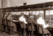 28. јануари 1878- Во употреба била пуштена првата телефонска централа