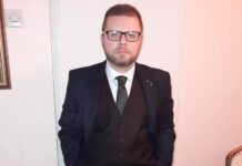 Расказот „Човекот што носеше среќа“ од Иво Митев преведен на српски