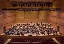 Концерт на Филхармонија со делото на американскиот композитор Стив Рајх – „Музика за 18 музичари”.