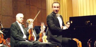 После овациите во Лондон и Њујорк македонскиот пијанист Симон Трпчевски вечерва ќе настапи во Филхармонијата во Париз