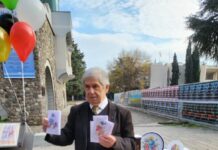 Мироносно цвеќе на пријателството- изложена Цветна патека на мирот долга 101 метaр!