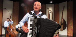 ПОВТОРНА ОБЈАВА: Спектакл на маестро Завков- Натпревар меѓу аплаузите и клавишите на хармониката!