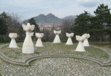 11 Октомври- државен празник на кој се празнува почнувањето Востанието против фашизмот и борбата за ослободување на македонскиот народ!