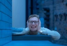 Џон Даутон ни ја подарува својата најнова песна