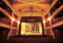 На сцената на Театар “Ѕвездара“ во Белград , премиерно изведена Театарската претстава “Уна “, од Дејан Пројковски,